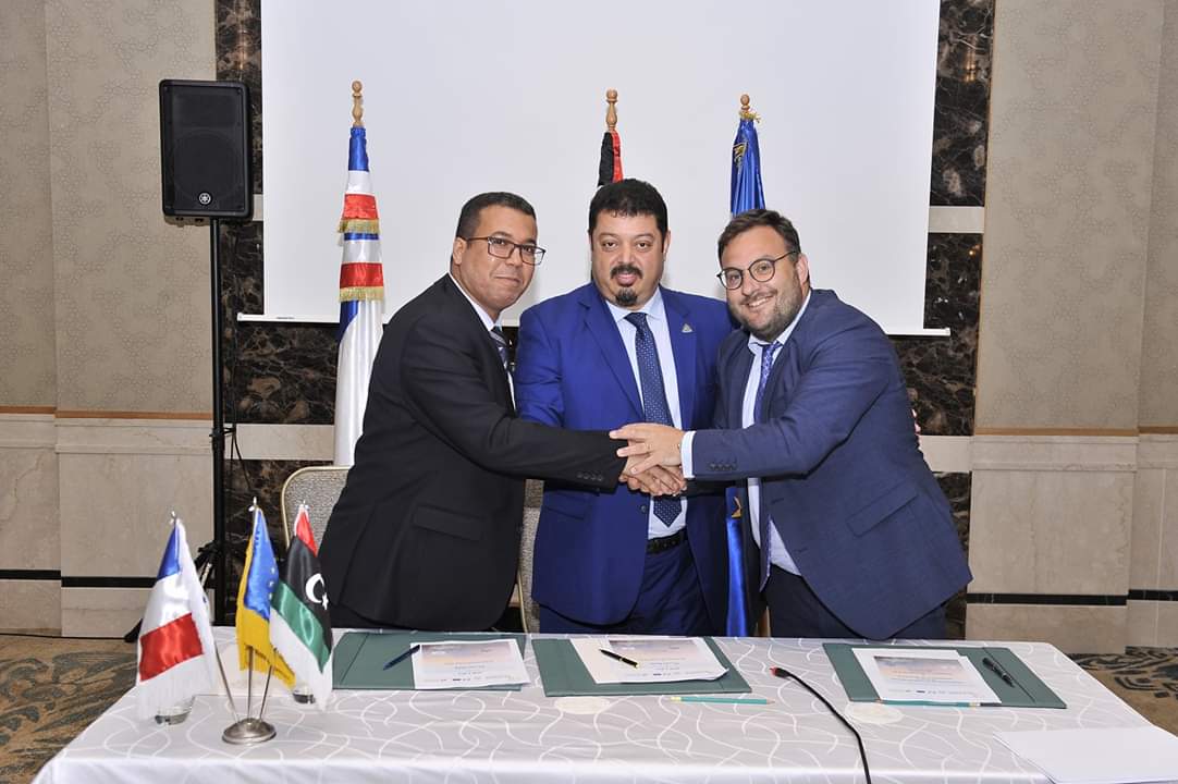 The signing of an agreement between the University of Misrata and the Chamber of Commerce and Industry and the Organization of French Experts
                     width=