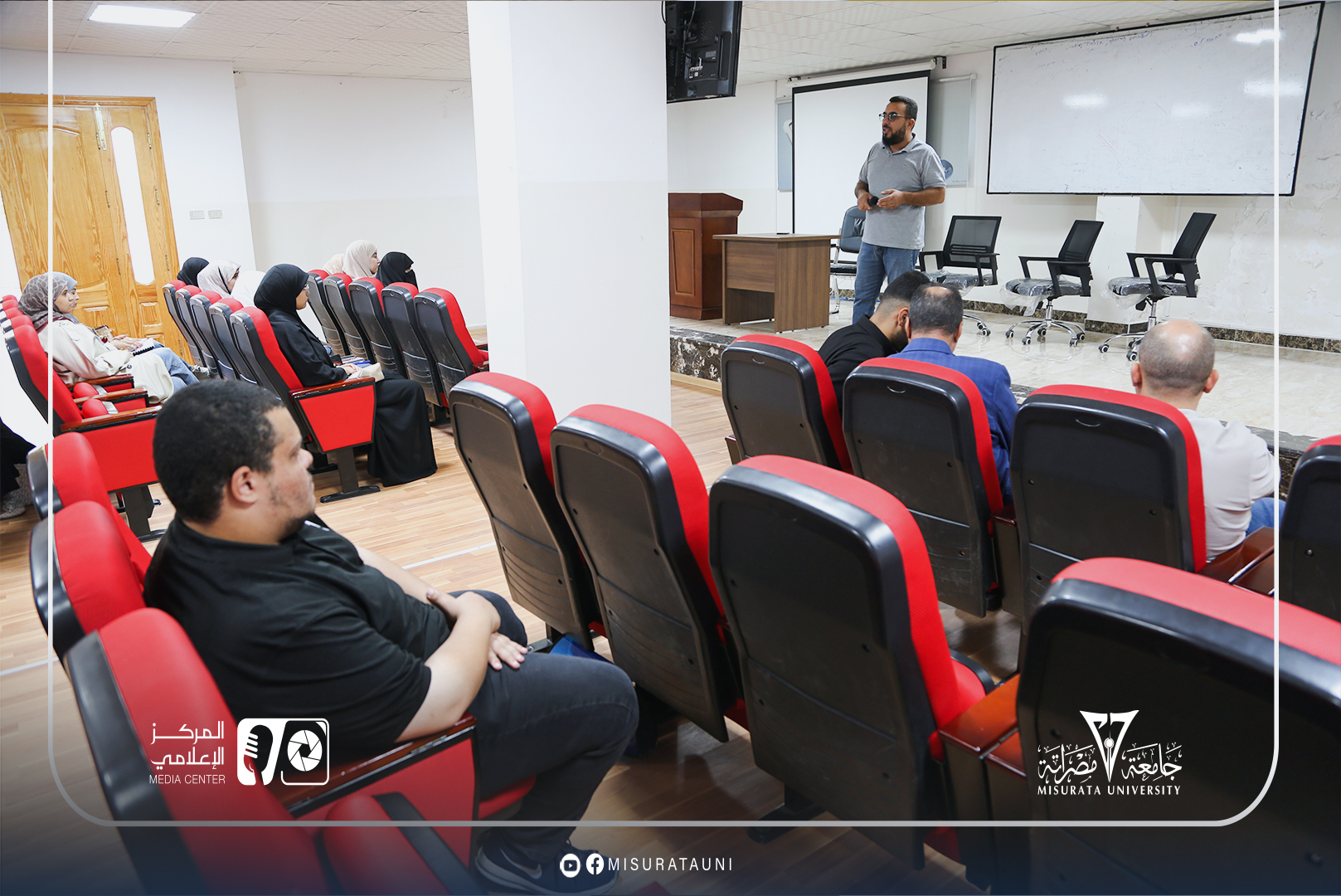 (الملتقى التعريفي للطلاب الجدد بكلية تقنية المعلومات)