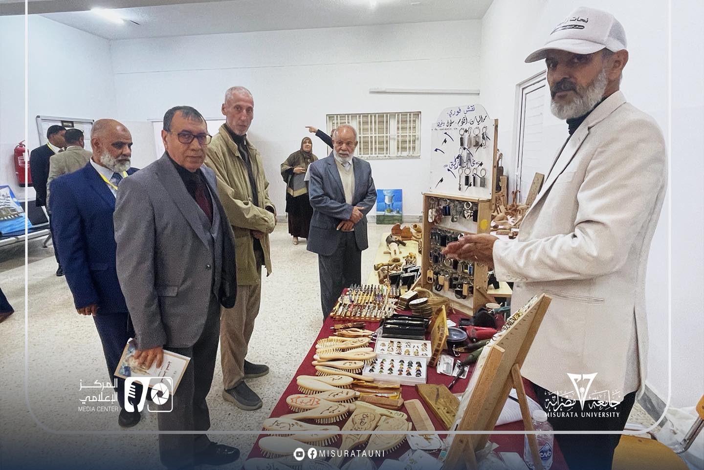 على هامش مؤتمر "ابن بطوطة".. افتتاح معرض فني يجسد الإرث الثقافي والحضاري بكلية التربية