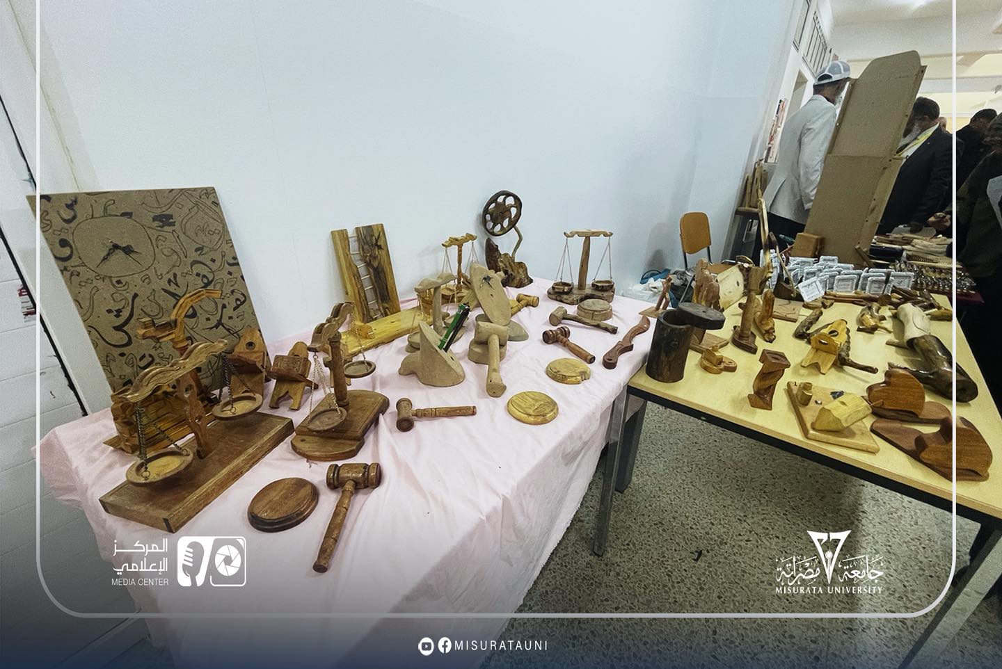 على هامش مؤتمر "ابن بطوطة".. افتتاح معرض فني يجسد الإرث الثقافي والحضاري بكلية التربية