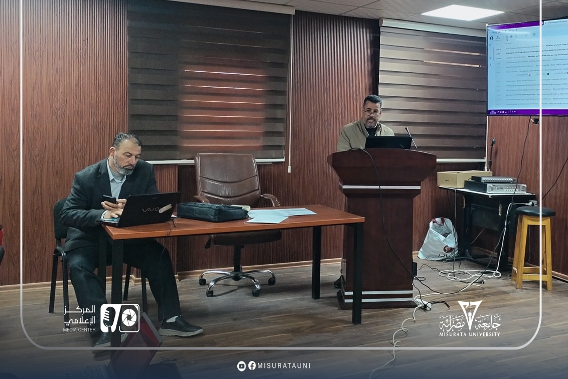 جامعة مصراتة تنظم ورشة عمل حول استخدام الذكاء الاصطناعي في استبيانات تقييم الأداء