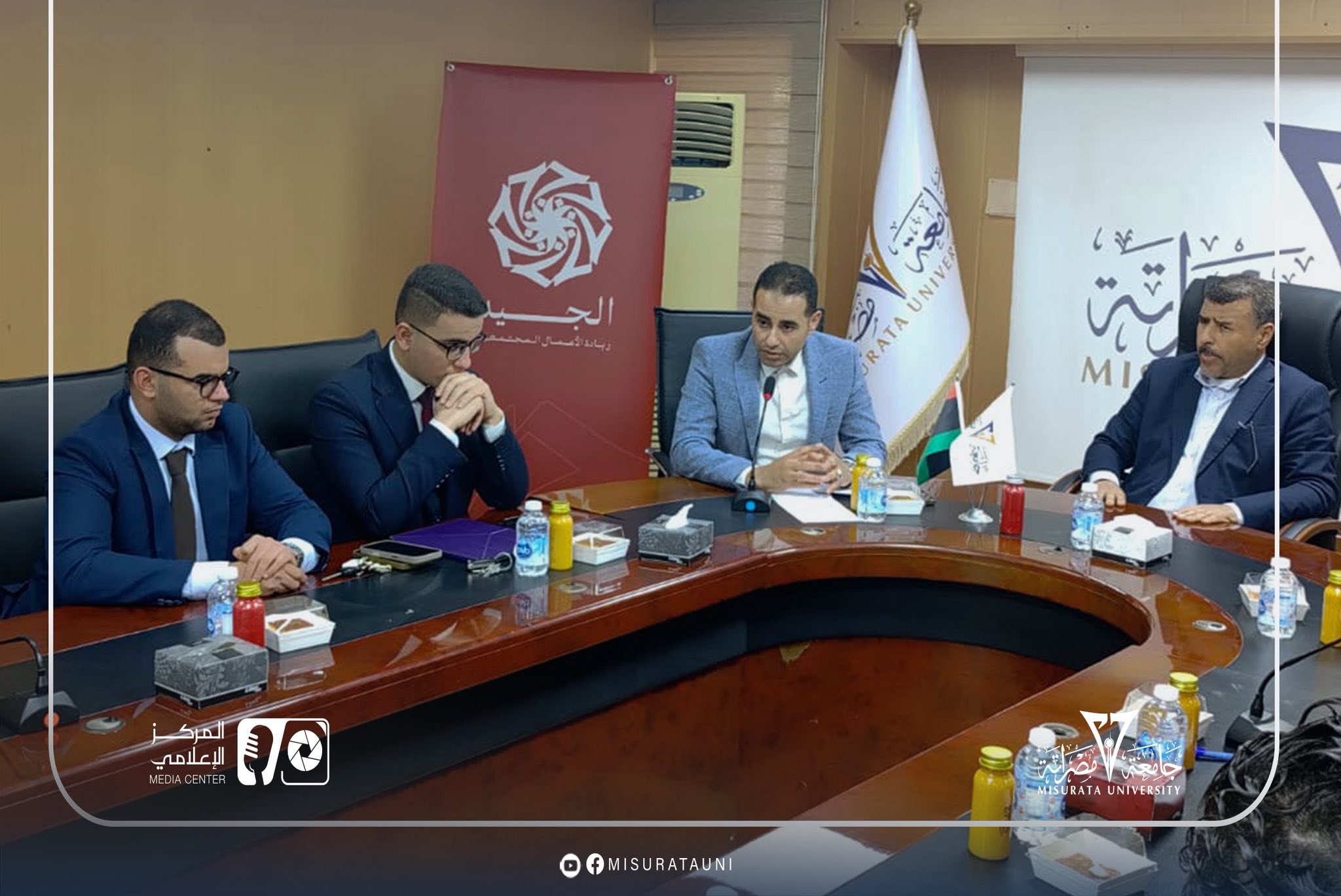 جامعة مصراتة تتسلم 500 عنوان حديث لدعم مكتبات الكلية