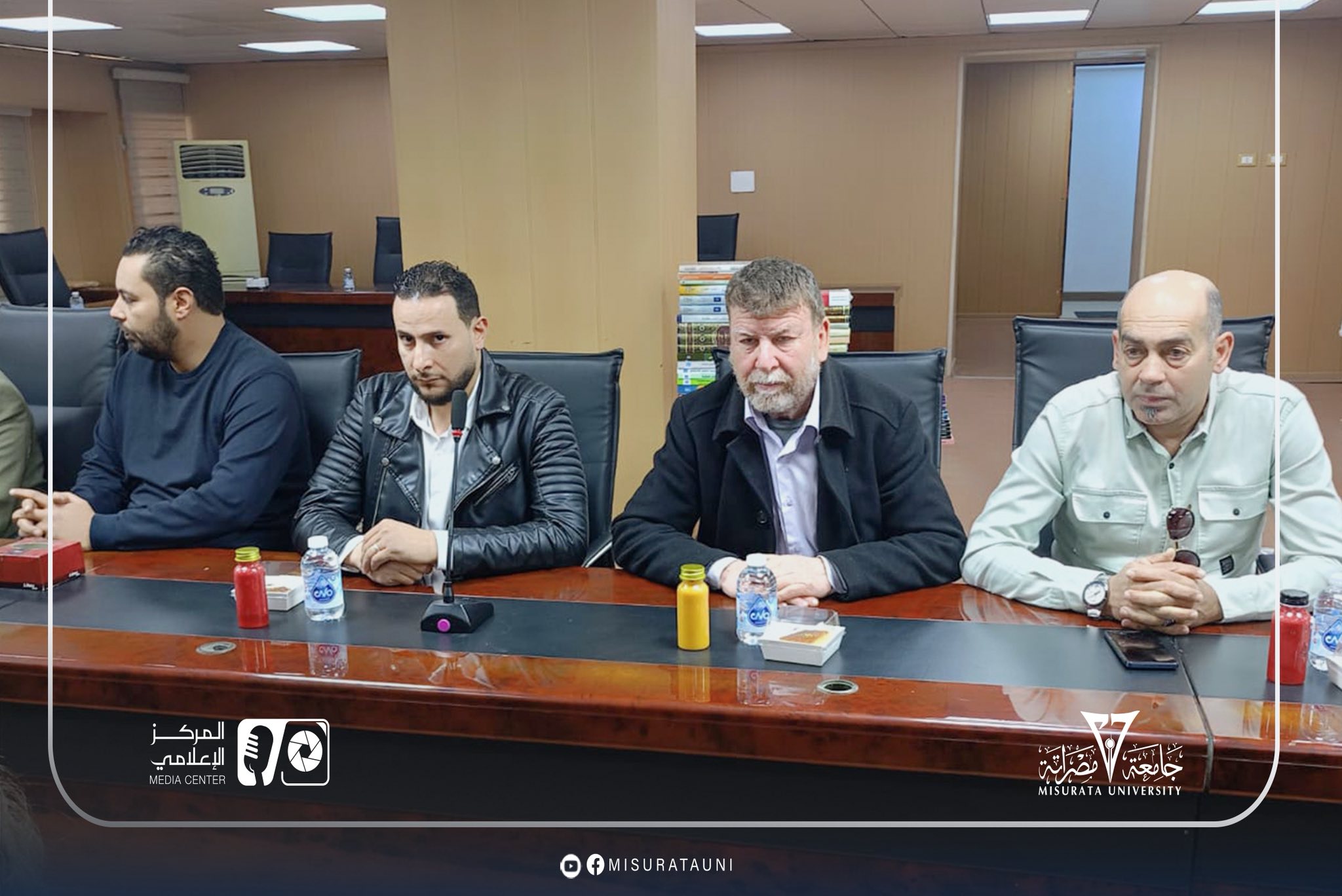 جامعة مصراتة تتسلم 500 عنوان حديث لدعم مكتبات الكلية