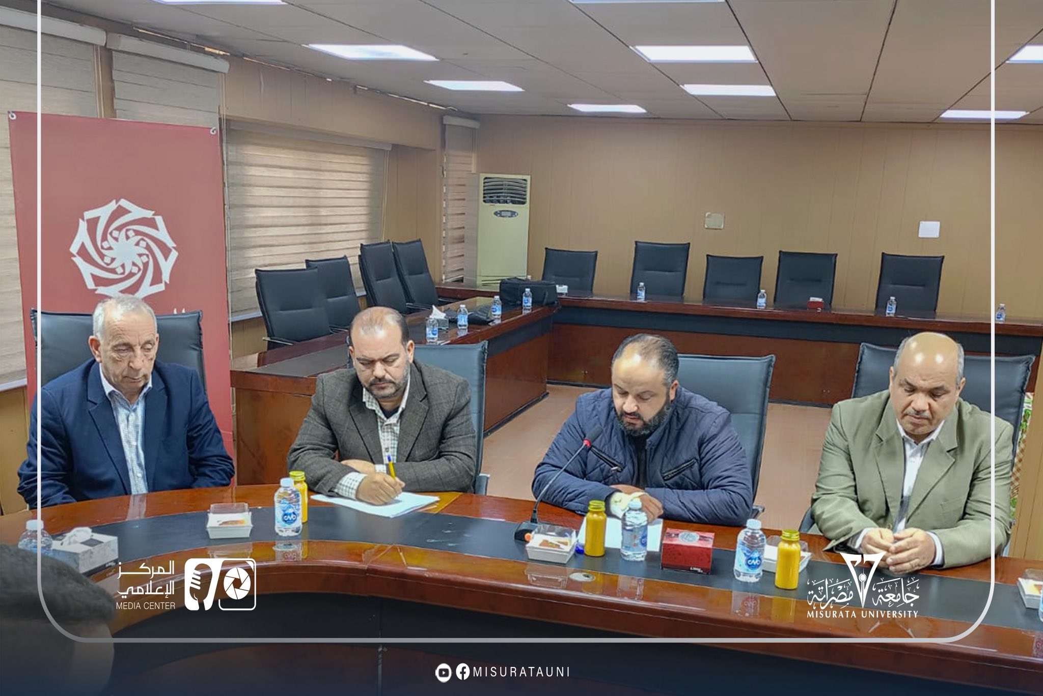 جامعة مصراتة تتسلم 500 عنوان حديث لدعم مكتبات الكلية