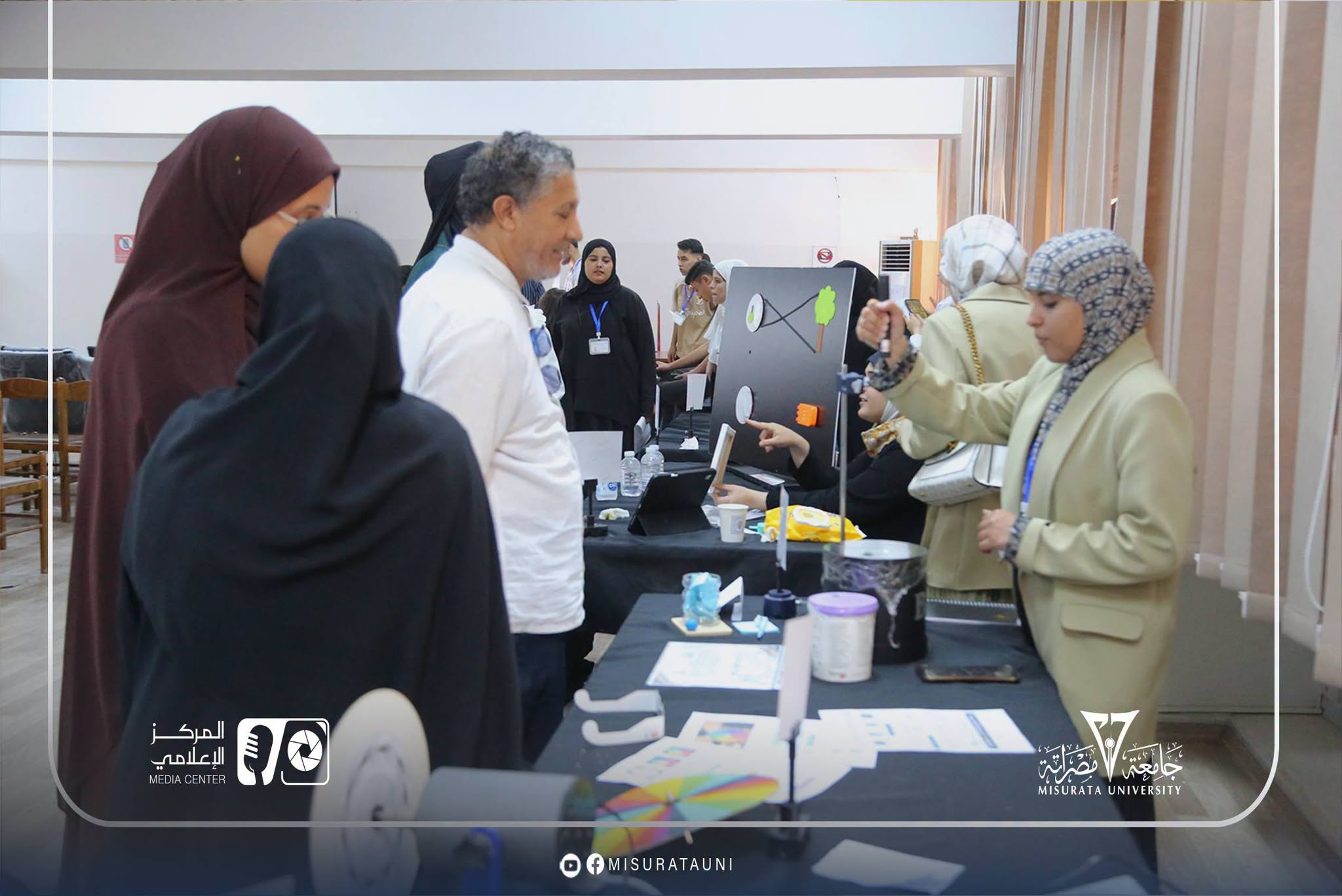 قسم الفيزياء بكلية العلوم ينظم فعالية بمناسبة اليوم الدولي للضوء