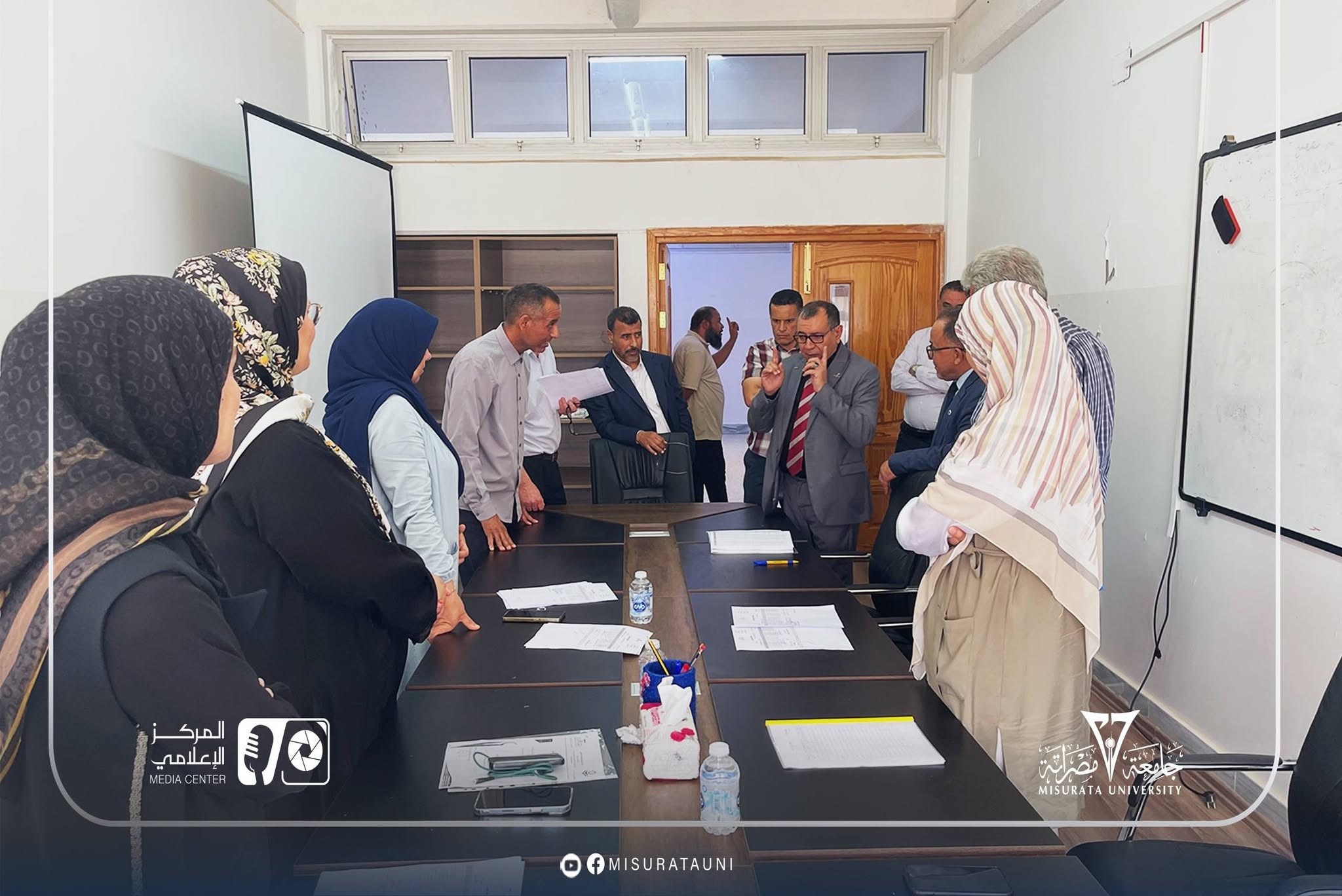 رئيس جامعة مصراتة يتفقد سير الامتحانات النهائية بكلية التربية